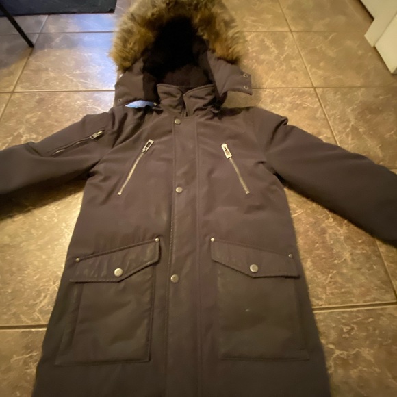 Boy or girl unisex pre own winter coat in excellent condition . Size s - m - Picture 4 of 9